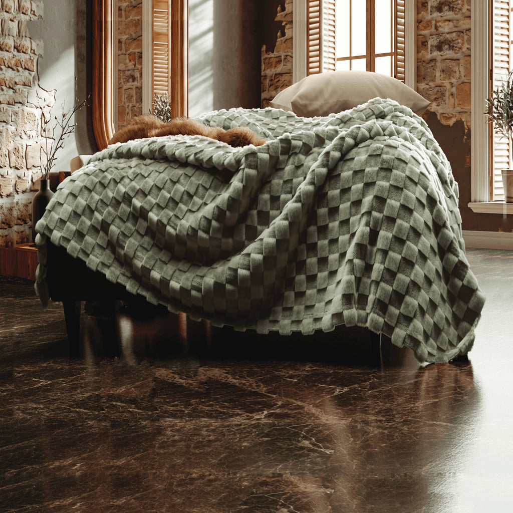 Pacha home Tala Jacquard Shreba Plaid Blanket