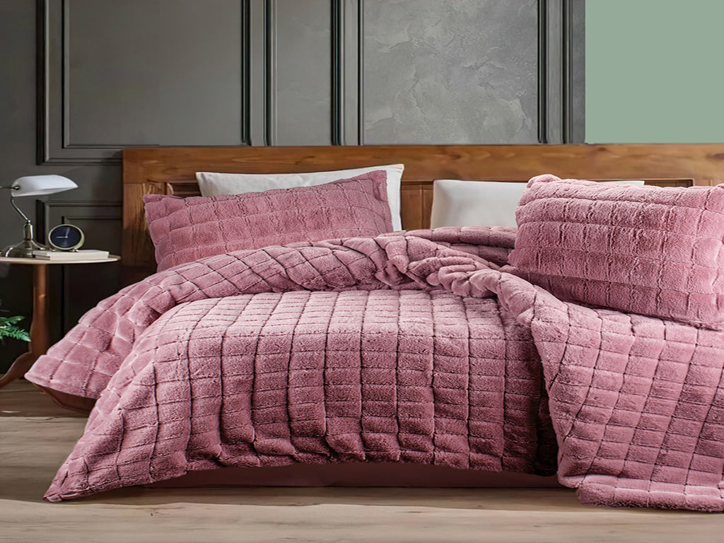 Pacha Home Quilt Fur Model NESREEN